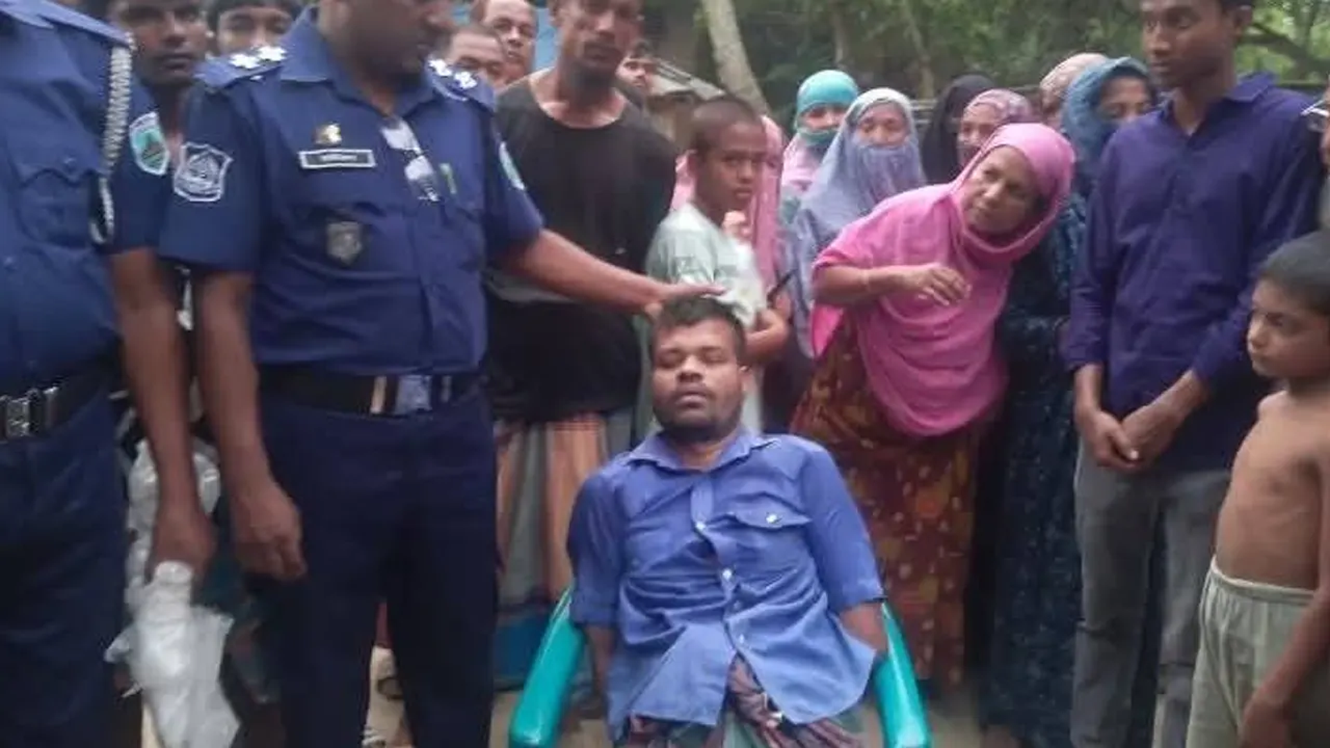 বগুড়ায় ৭ বছরের আমেনাকে কুপিয়ে হত্যা, আটক যুবক